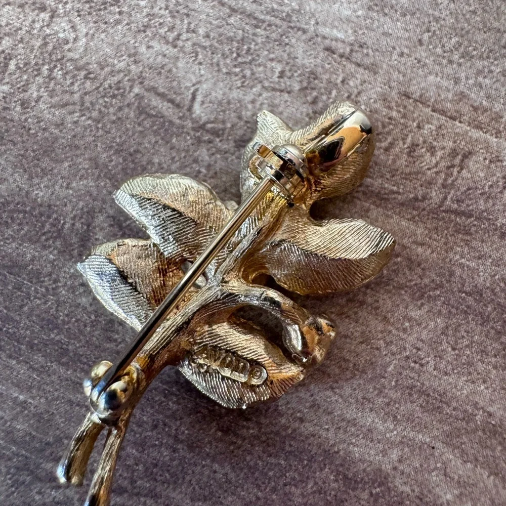 Avon Pin Brooch Gold Toned Roses And Leaves Vintage Collectibles Classic